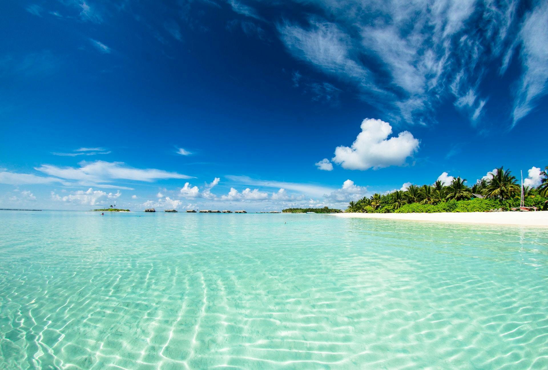 maldív szigetek türkiz tenger fehér homok atoll