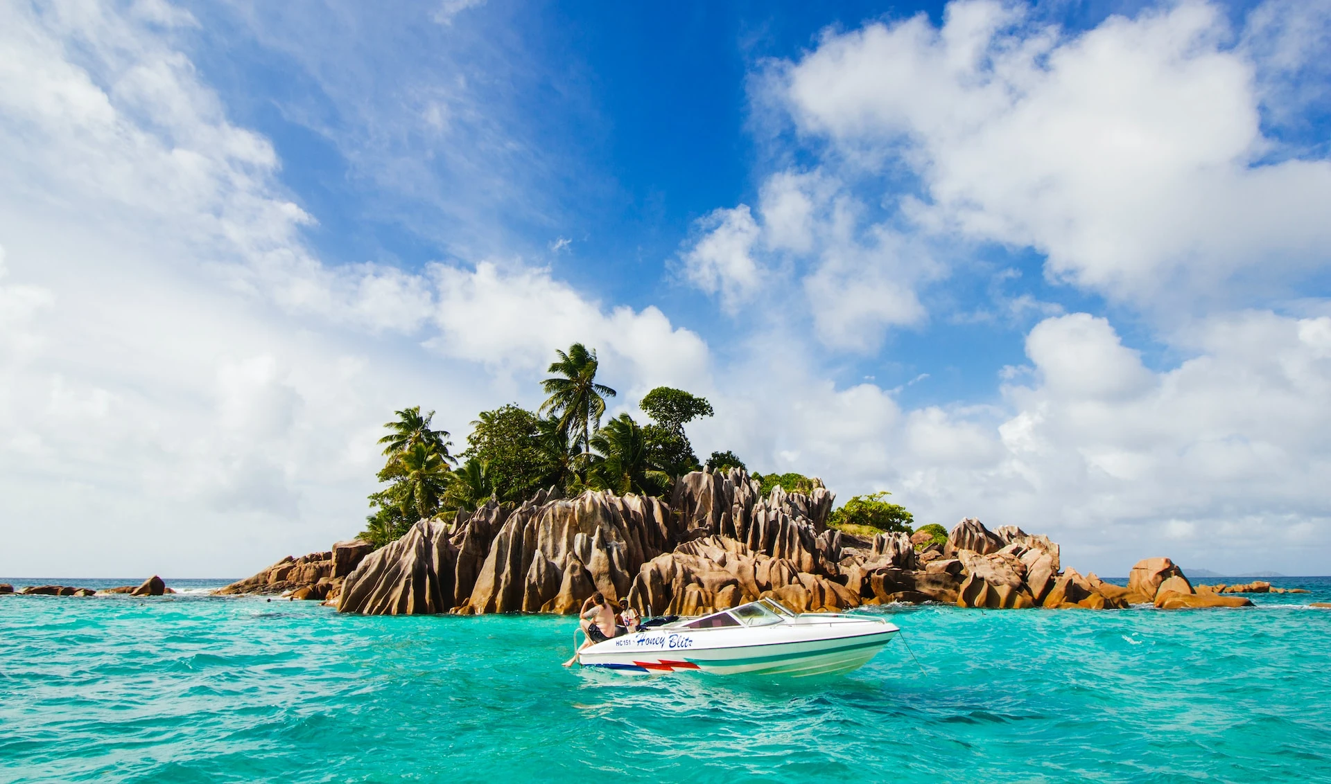 seychelle szigetek időjárás türkiz tenger felhőtlen pihenés